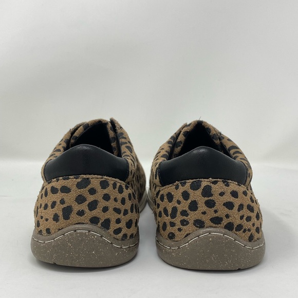 Chocolat Blu Women’s Flats Size 6.5 (Floor Model) - Picture 2 of 3